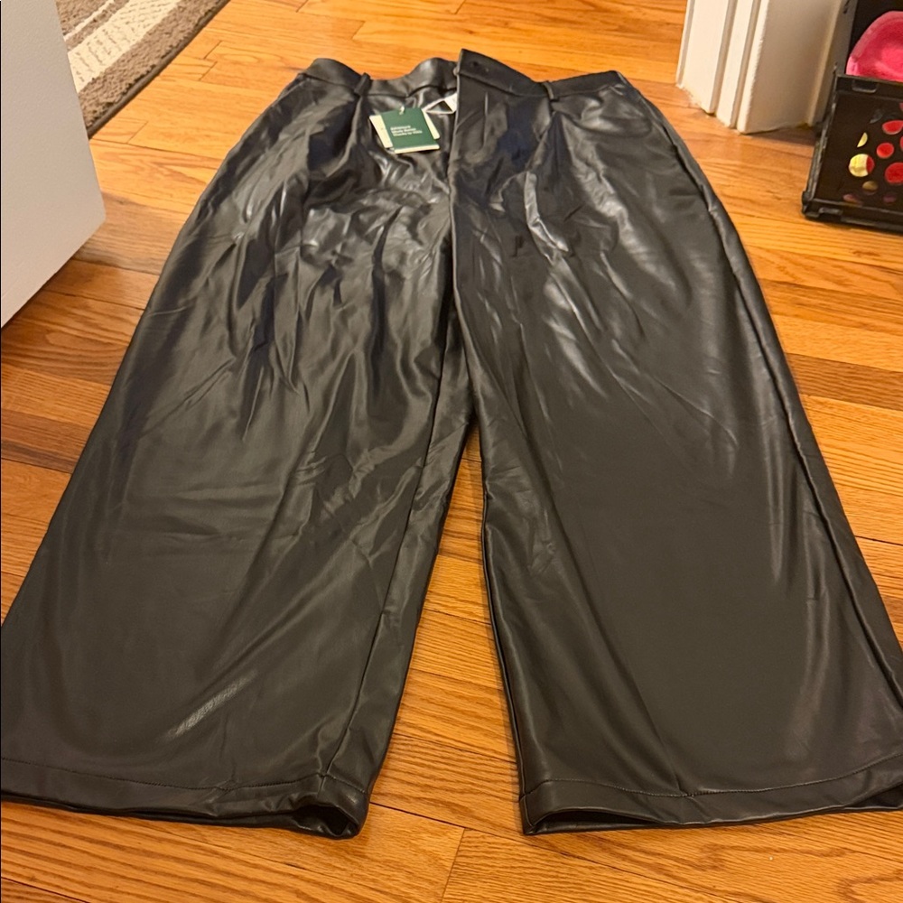 HALARA Black Flare Pants